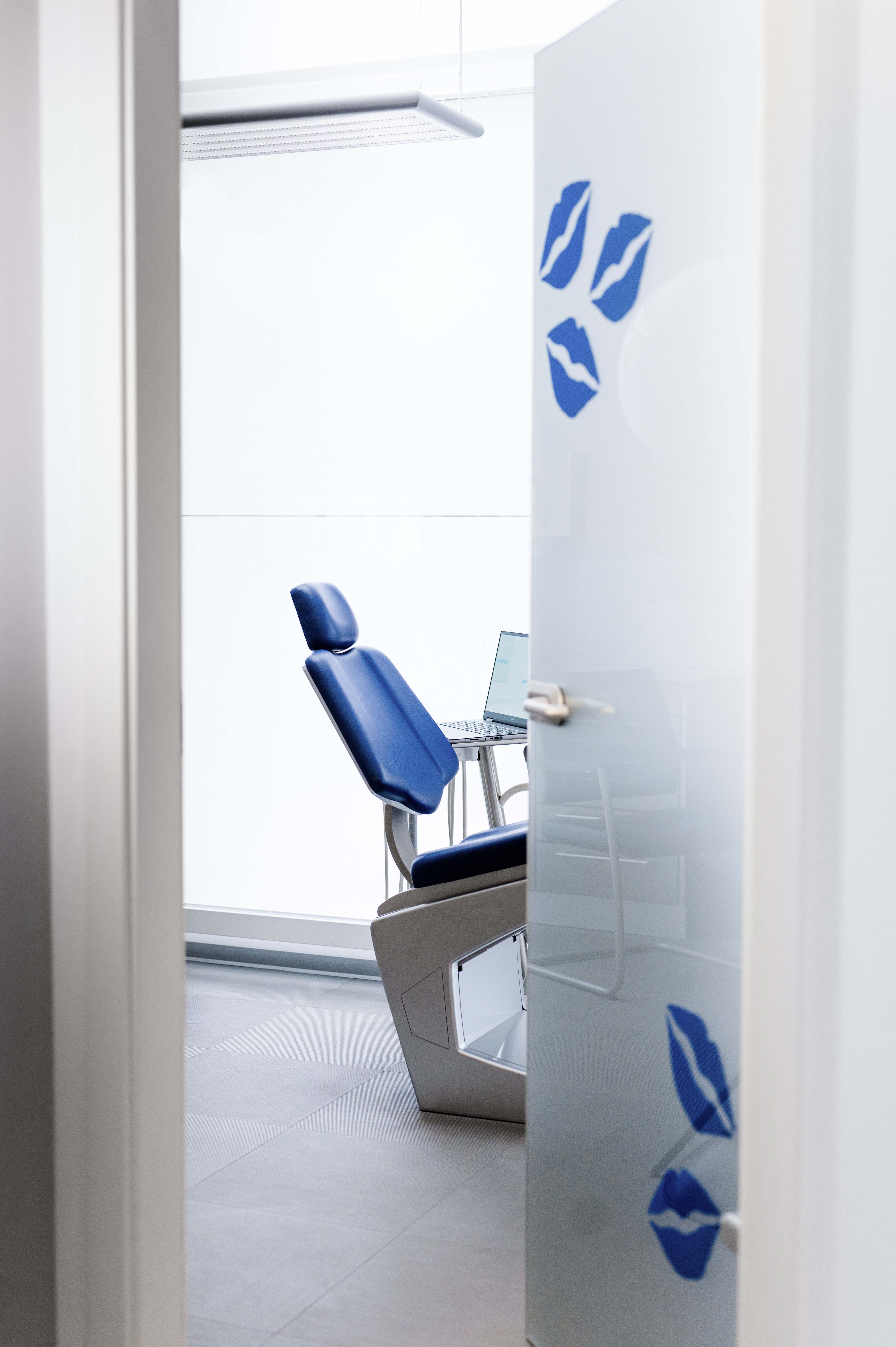 kieferorthopaedie-mueller-behandlungsraum-detail